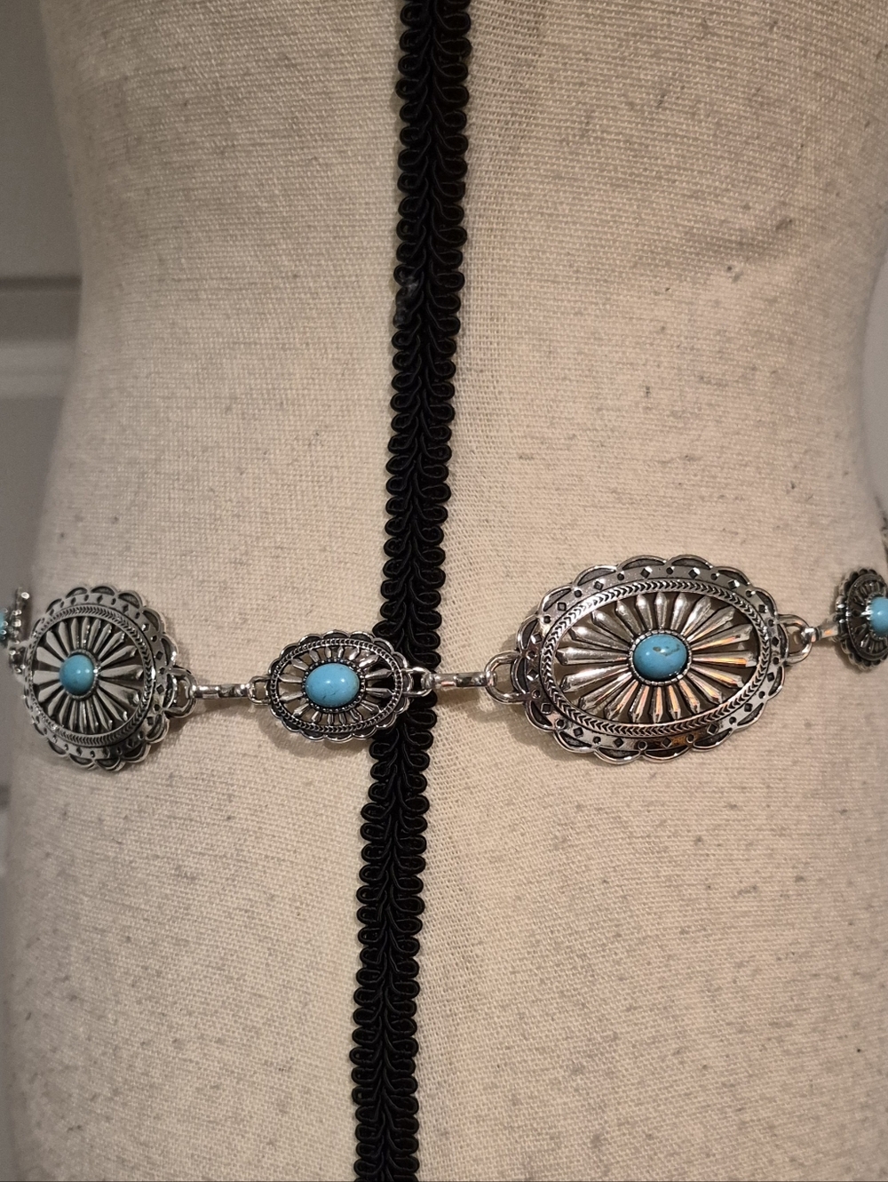 NWOT Silvertone & Faux Turqoise Metal Medallion Concho Belt w/Adjustable Chain - Picture 4 of 7